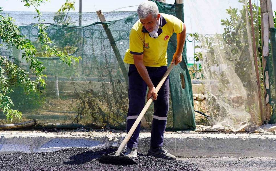 Tarsus’ta 9 mahallede asfalt yama çalışması tamamlandı