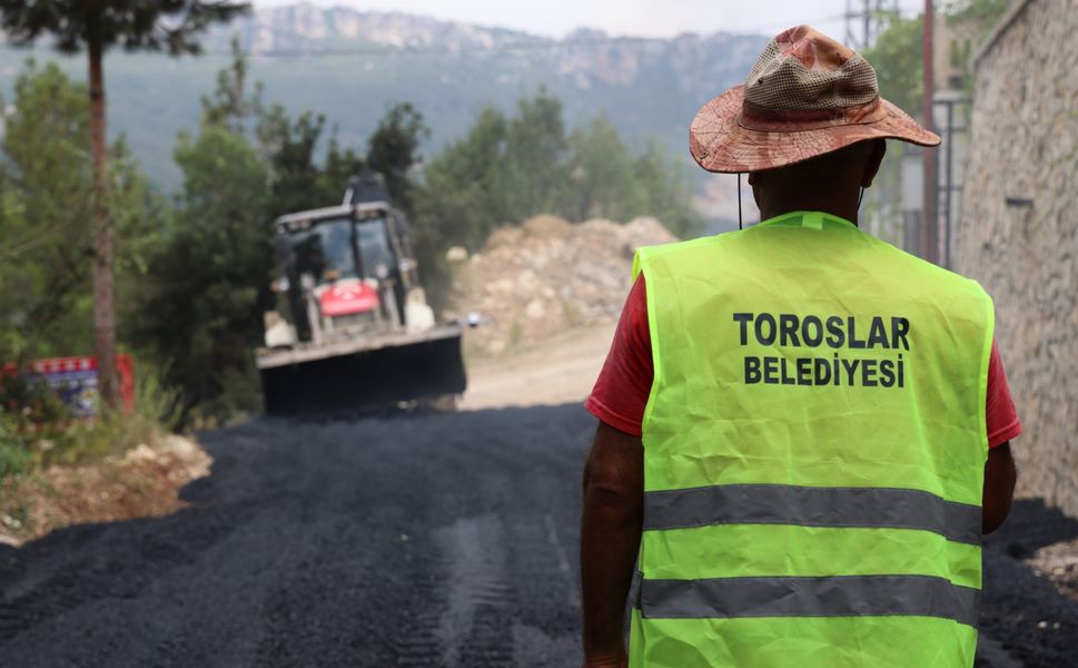 Toroslar Belediyesi Yol Çalışmalarına Hız Kesmiyor