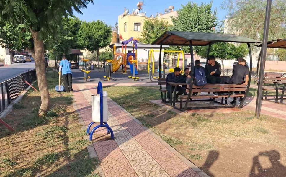 Akdeniz'de park ve yeşil alanlar yenileniyor
