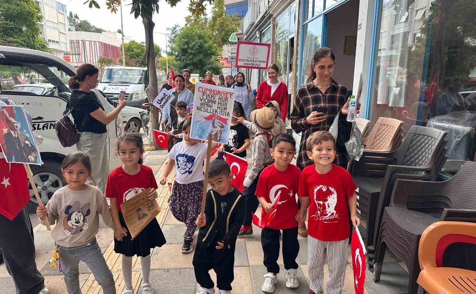Bozyazı'da miniklerden cumhuriyet coşkusuna anlamlı yürüyüş