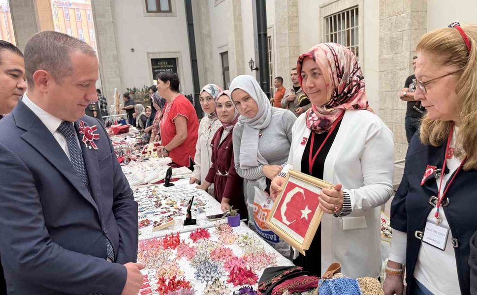 Cumhuriyet coşkusu ilmek ilmek işlendi