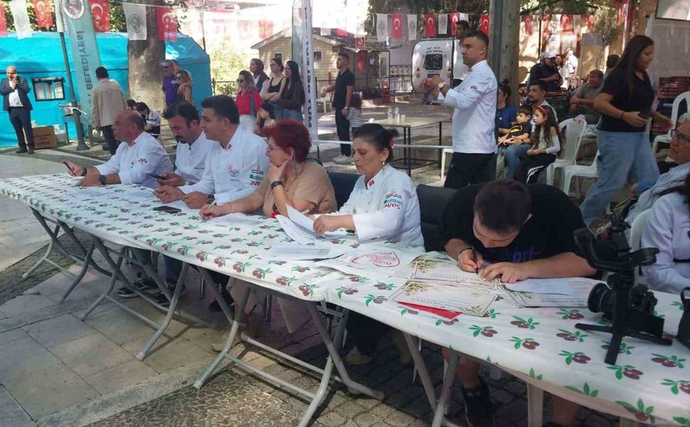 Festivalde en iyi zeytinyağlı yemek için yarıştılar
