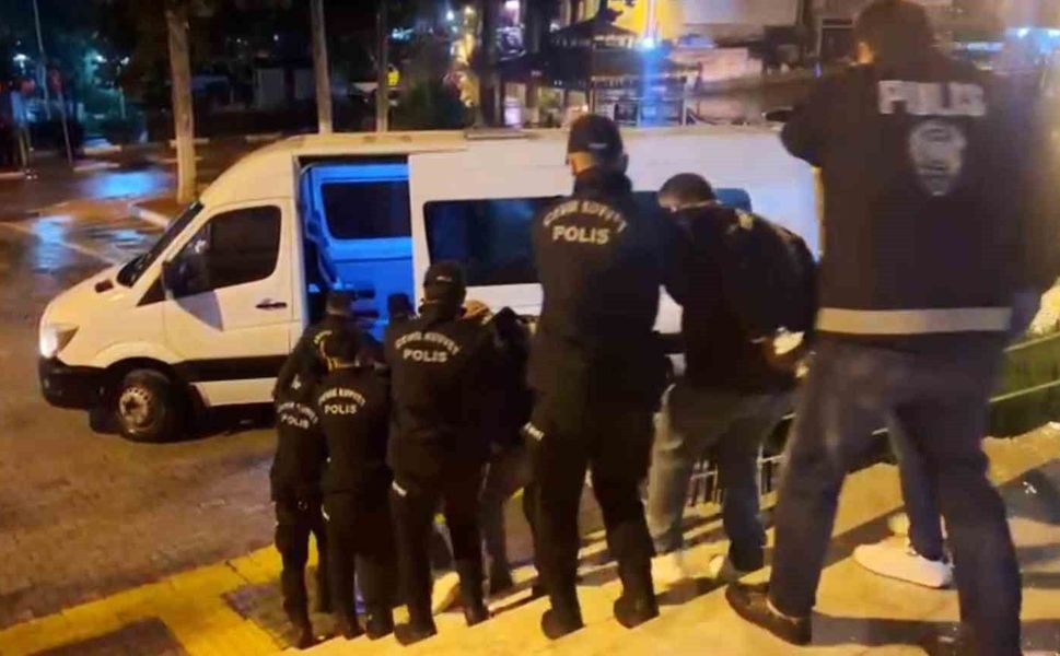 Mersin'de fuhuş operasyonu: 6 şüpheli tutuklandı
