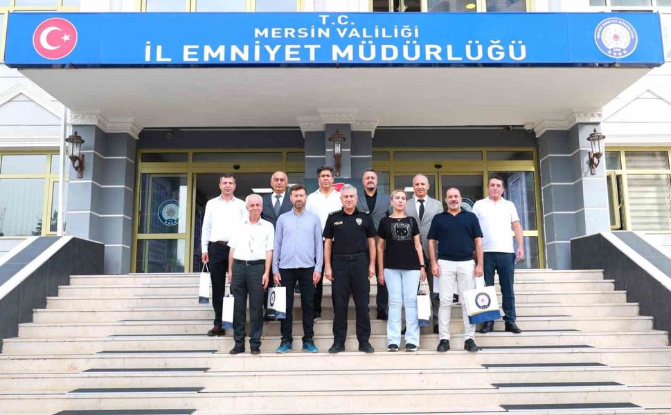 Mersin'de görevini tamamlayan polisler emekliliğe uğurlandı