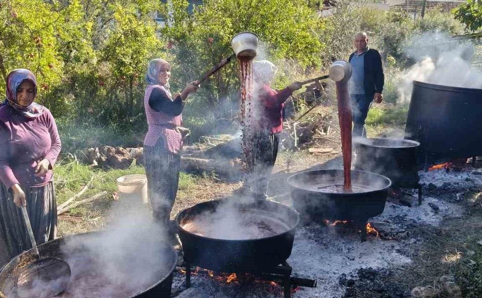 Mersin'de kazanlar kuruldu, Yörüklerin nar ekşisi mesaisi başladı