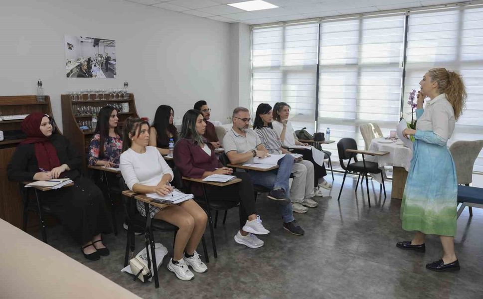 Mersin'de MERCEK kurslarıyla turizm sektörüne nitelikli personel yetiştiriliyor