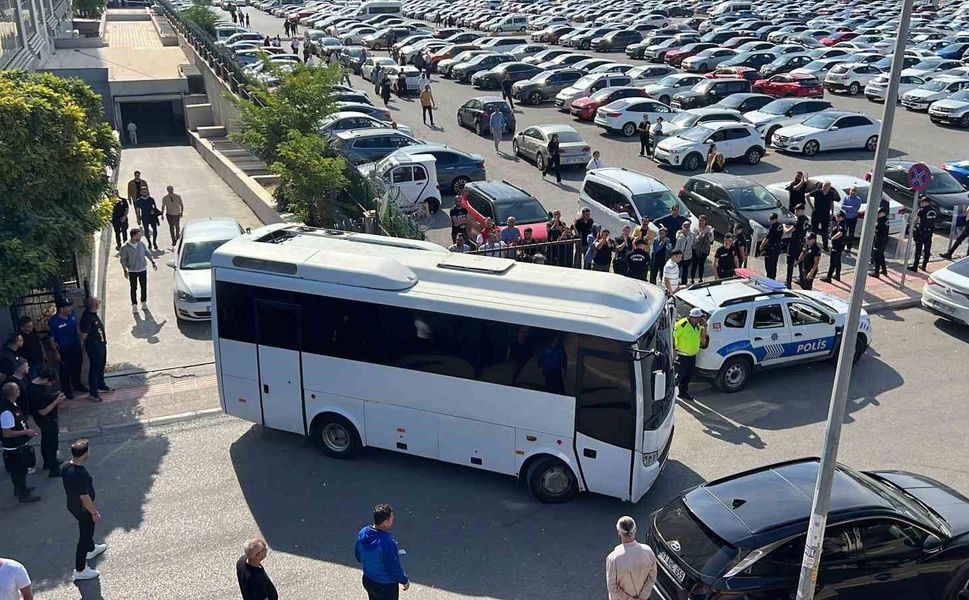 Mersin'deki operasyonda tutuklanan Vahap Seçer'inde aralarında olduğu 34 şüpheli cezaevine gönderildi