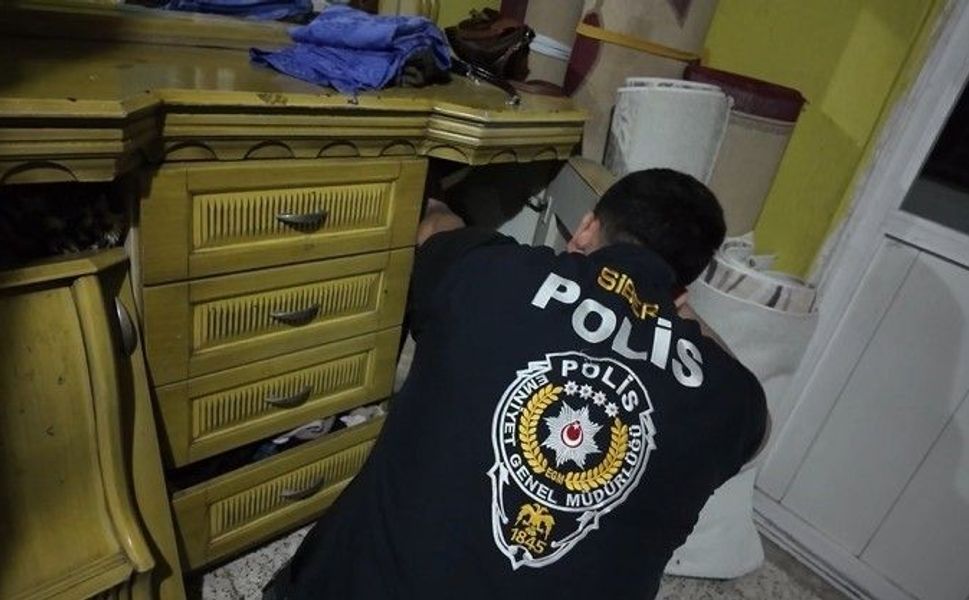 Mersin'deki yasa dışı bahis ve dolandırıcılık operasyonunda 33 şüpheli tutuklandı