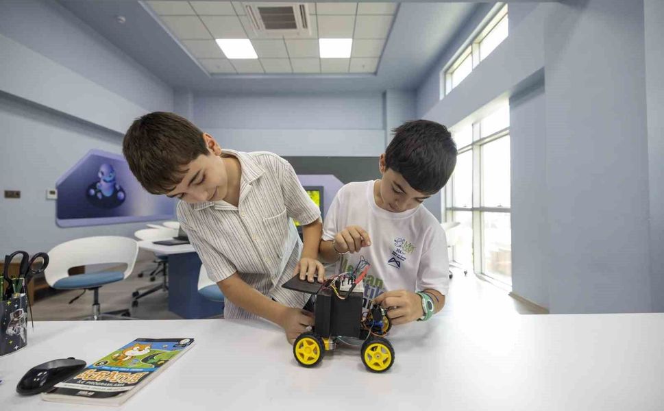 Mersinli öğrenciler robotikte dereceye girdi