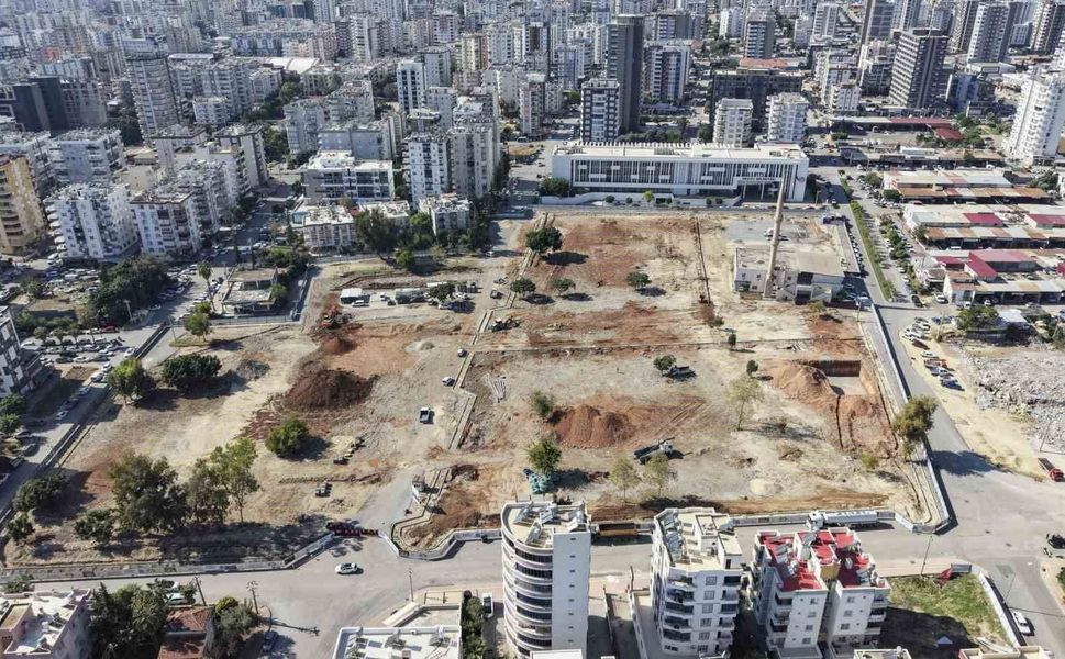 Mezitli Kent Meydanı projesinde çalışmalar sürüyor
