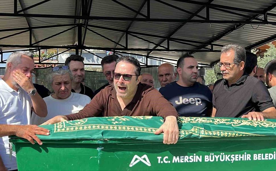 Şarkıcı Atilla Taş'ın kızı gözyaşları arasında toprağa verildi