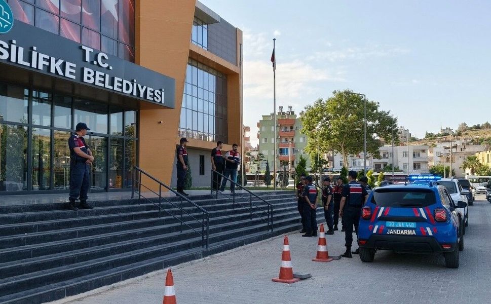 Silifke Belediyesi'ndeki imar ve ruhsat işlemlerine soruşturma: 7 şüpheli gözaltında