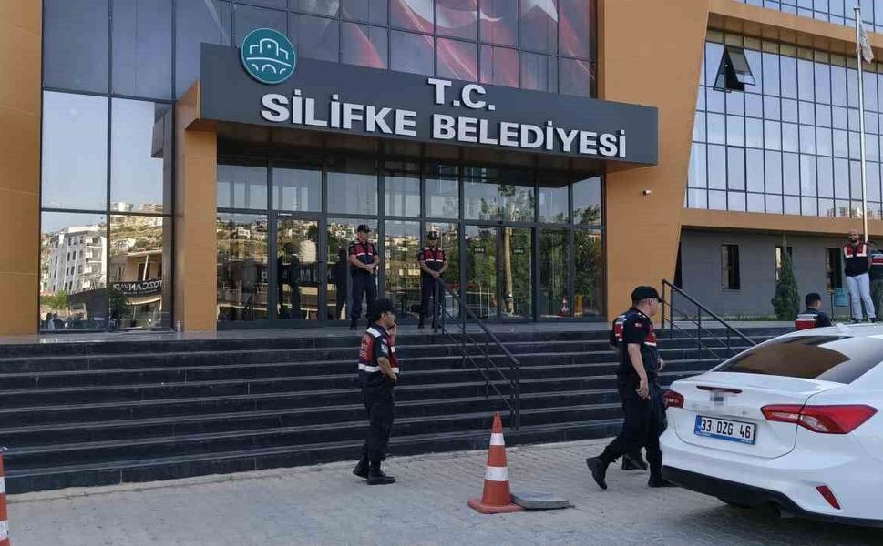Silifke Belediyesine yönelik ikinci dalga operasyonda 3 şüpheli daha tutuklandı