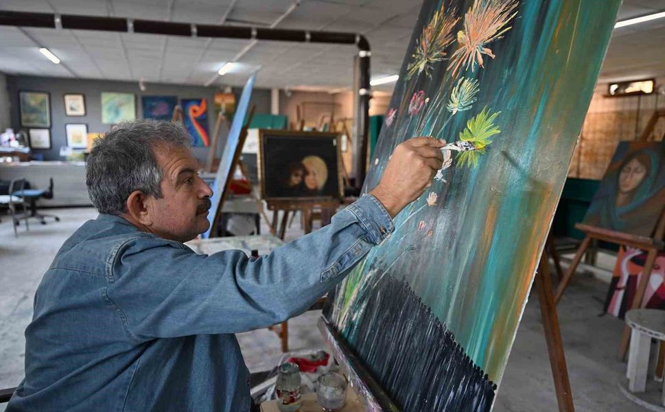 Tarsus'ta esnaf vitrinleri sanat galerisine dönüştü