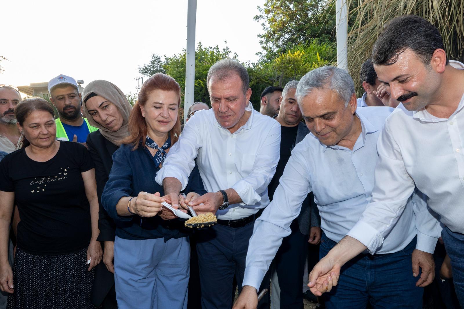 Başkan Seçer Ve Meral Seçer, ‘3. Esenli̇ Üzüm Şenli̇ği̇’ne Katildi (1)