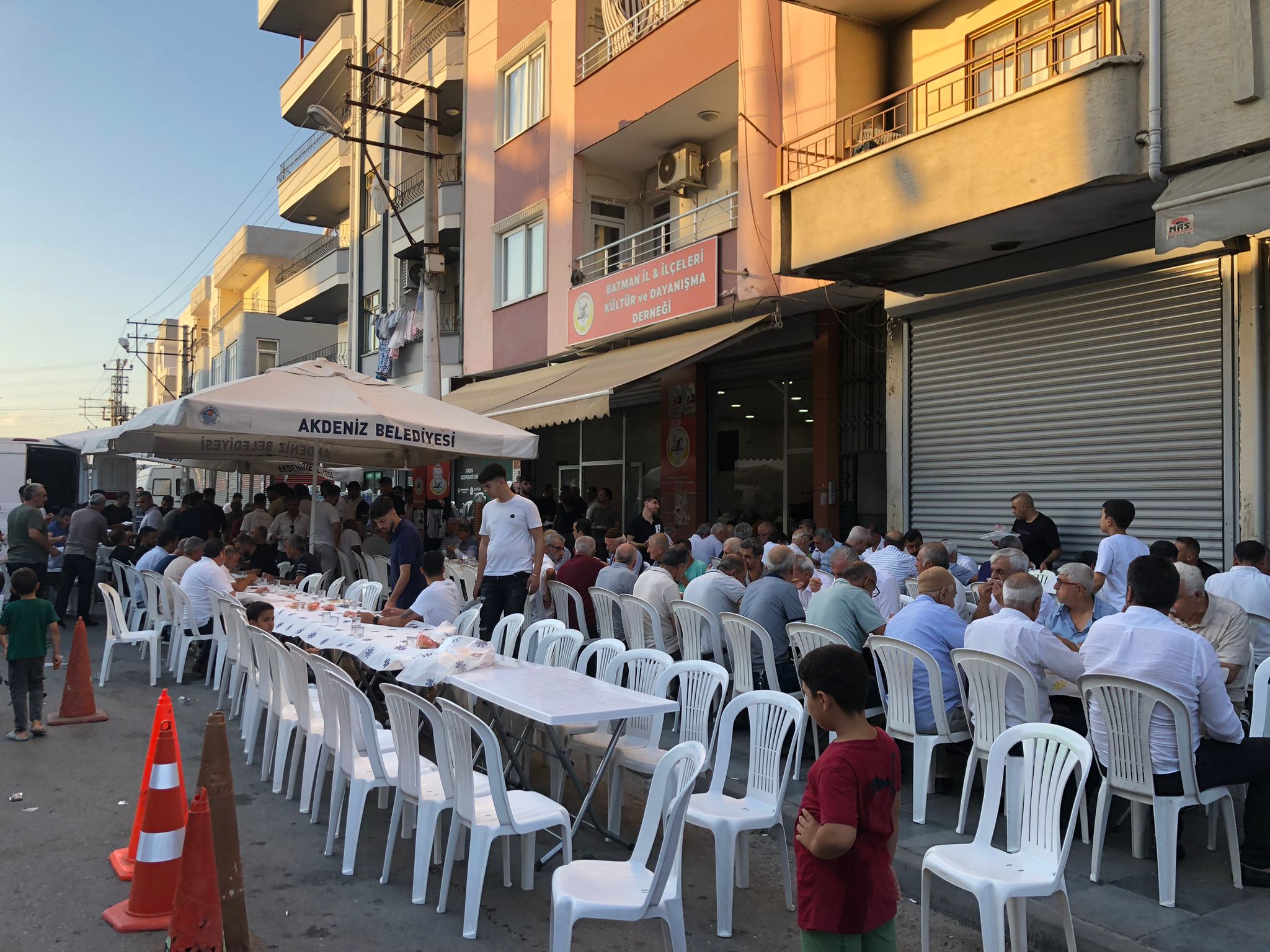 Mersin’de Batmanlı Iki Aile Arasında Husumet Barış Yemeğiyle Sona Erdi (4)