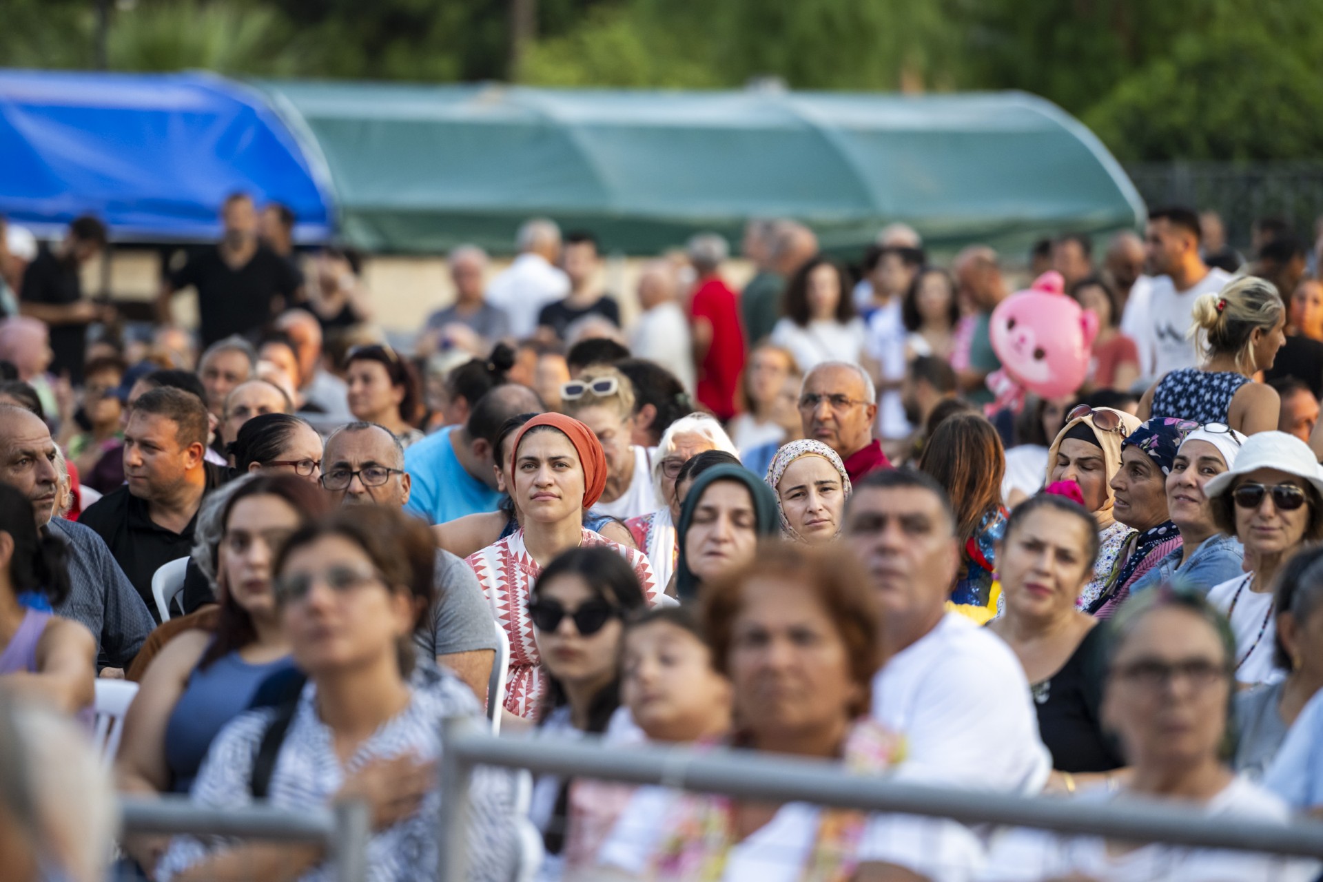 Thumbnail Başkan Seçer Ve Meral Seçer, Cemevi̇ Tarafindan Düzenlenen Aşure Etki̇nli̇ği̇’ne Katildi (6)