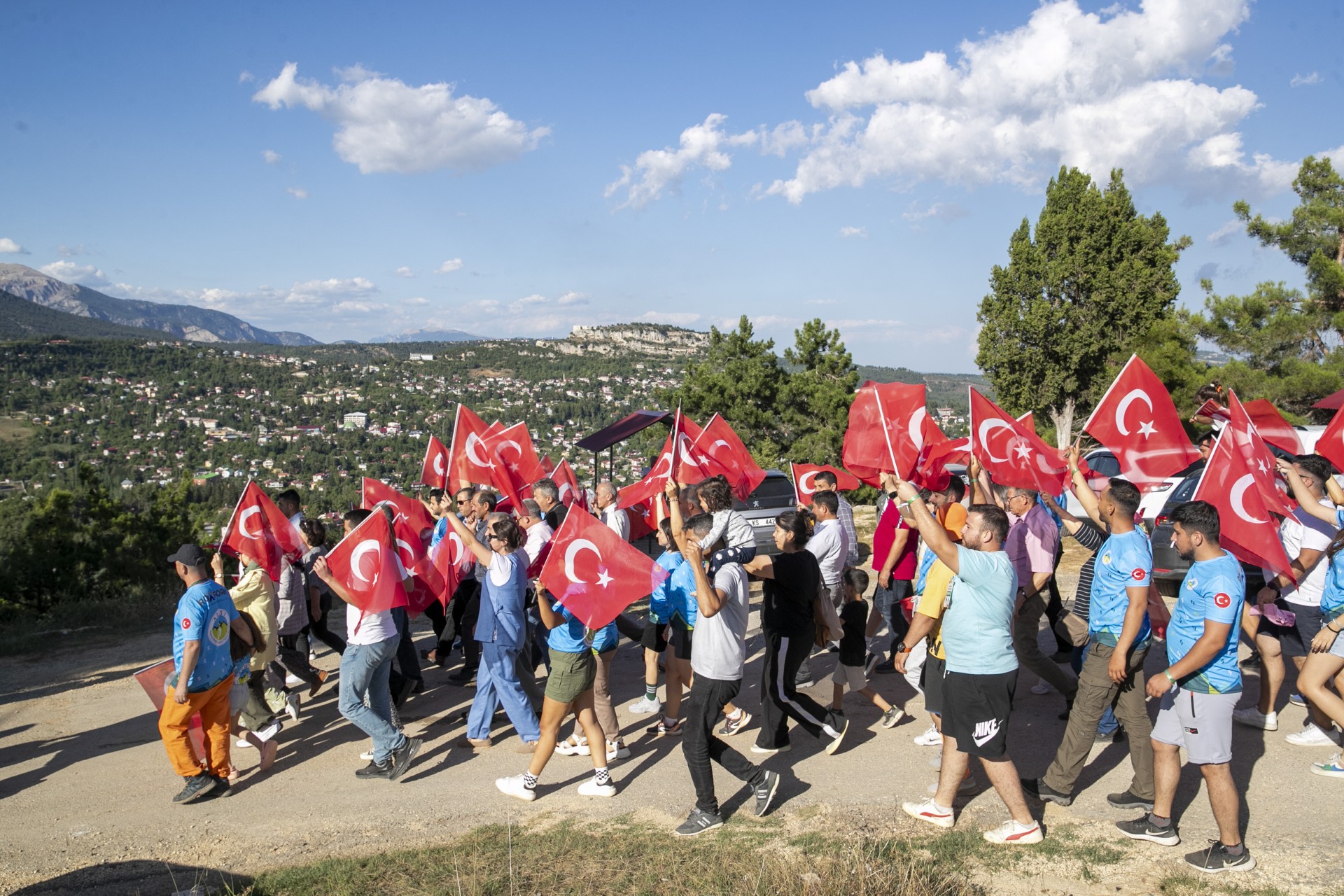 Thumbnail İlk Kez Düzenlenen ‘Çamliyayla Doğa Festi̇vali̇’ Renkli̇ Görüntülere Sahne Oldu (10)