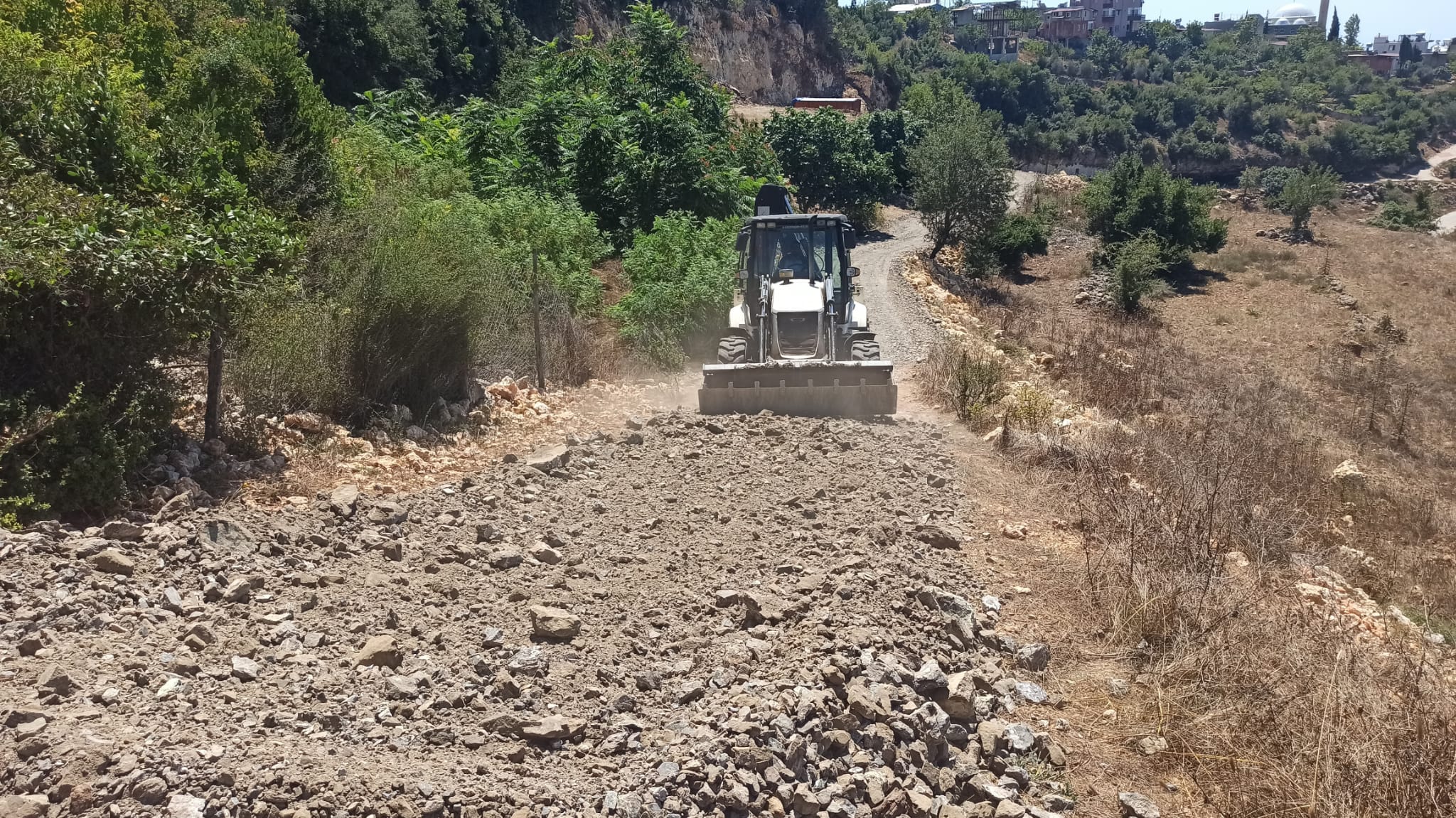 Yenişehir Belediyesi Kırsal Mahallelerde Yol Açma Çalışmalarını Sürdürüyor (1)