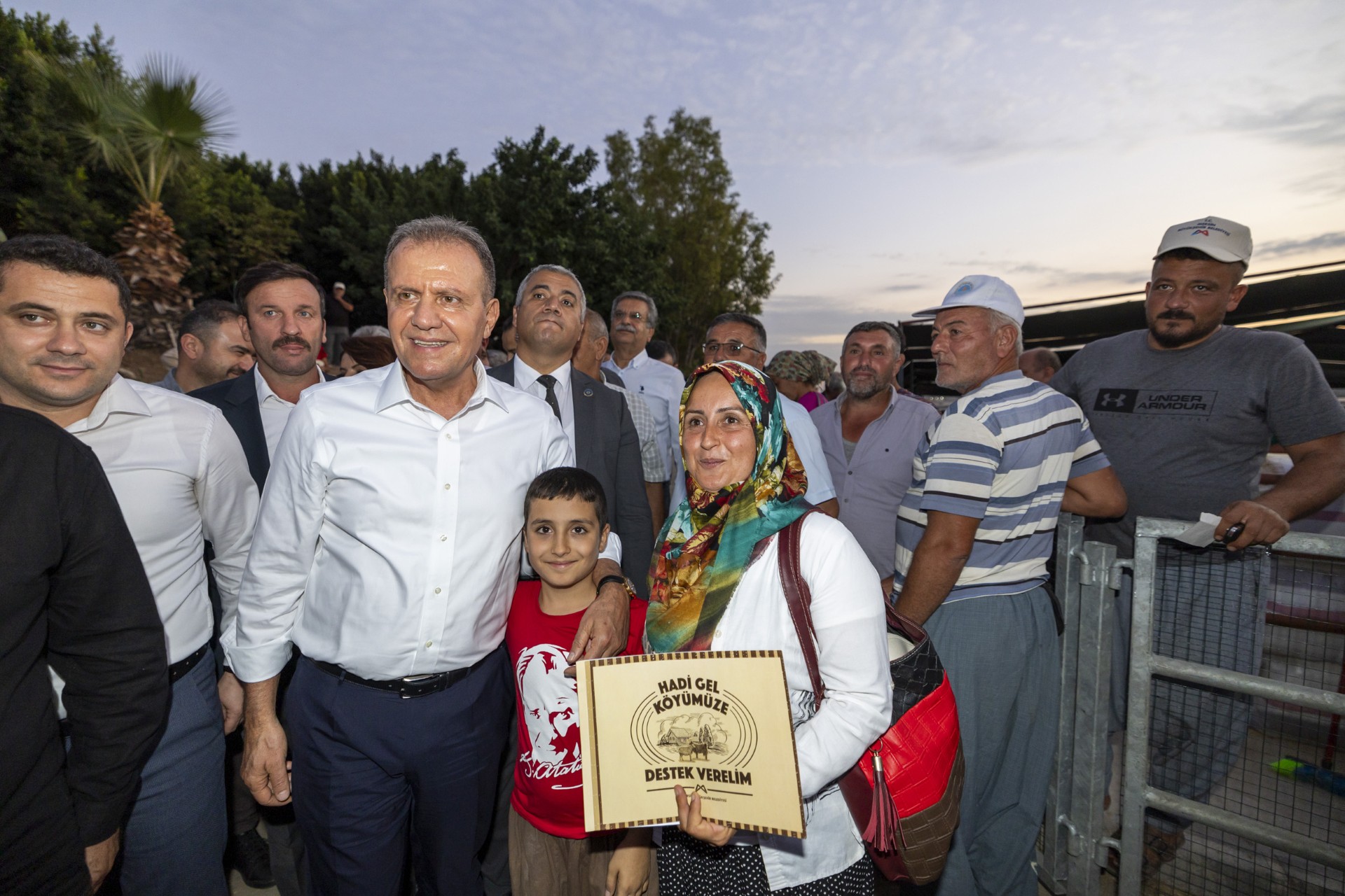 Thumbnail Başkan Seçer, ‘Küçükbaş Hayvan, Yem Ve Nergi̇s Soğani Dağitim Töreni̇’ne Katildi (12)