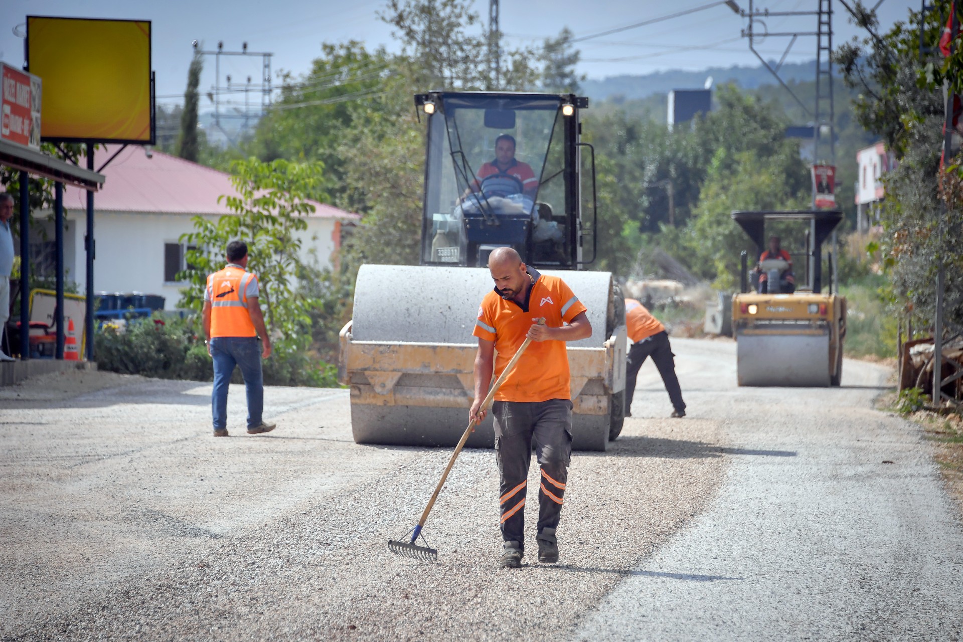 Thumbnail Büyükşehi̇r’i̇n Kirsaldaki̇ Yol Çalişmalari İlçe Halkini Memnun Edi̇yor (1)