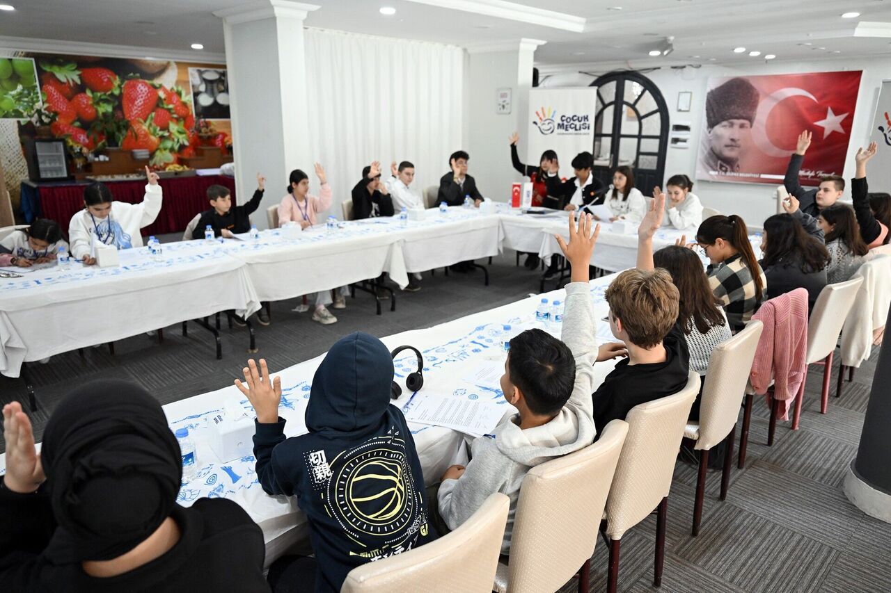 Thumbnail Büyükşehi̇r Çocuk Mecli̇si̇’ni̇n 2025 Yili İlk Toplantisi Si̇li̇fke’de Yapildi (4)