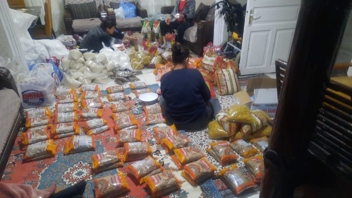Guzel Yurekler Dernegi Deprem Bolgesinde Gıda Dagitimi Yapiyor 3