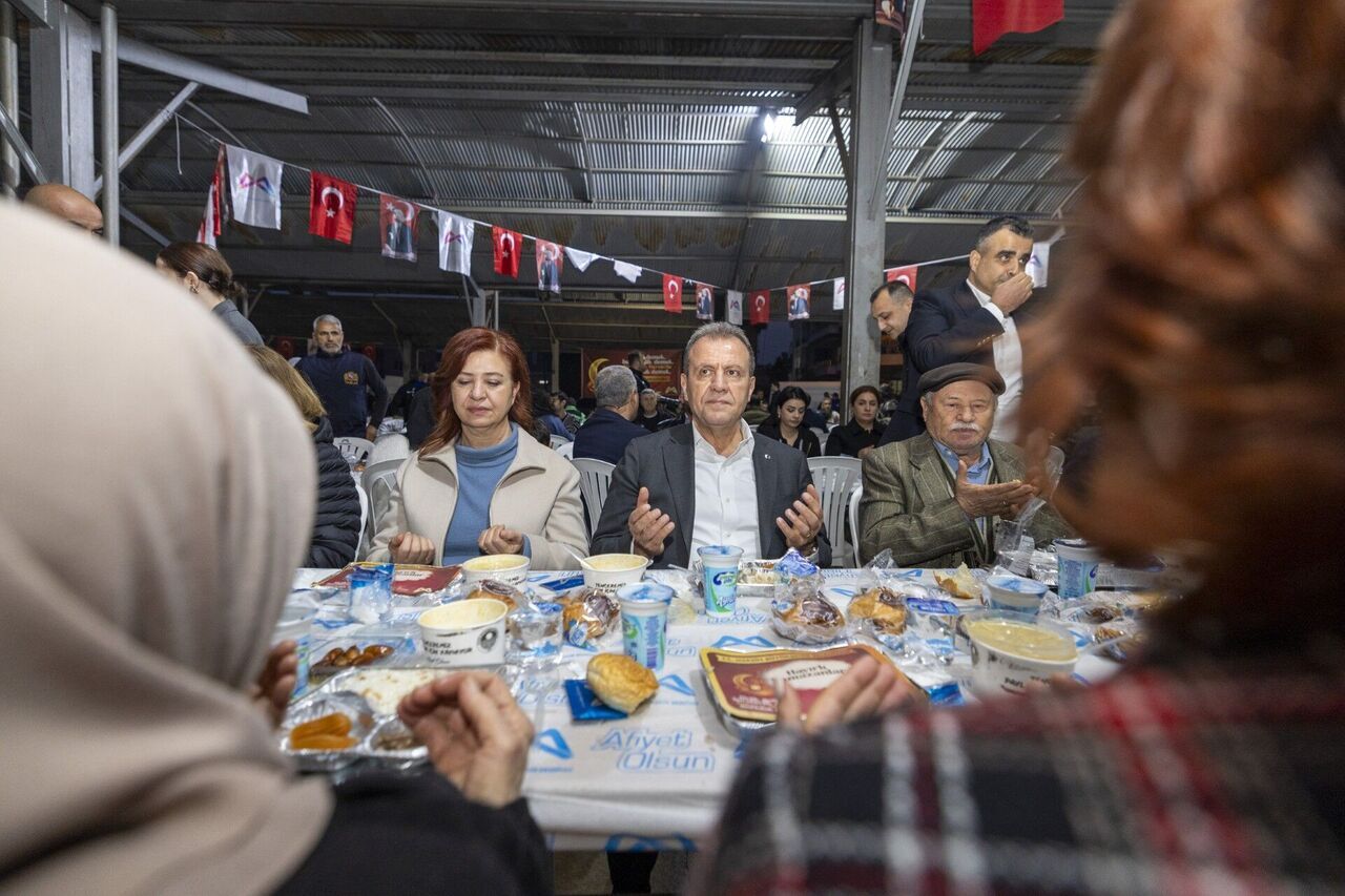 Thumbnail Başkan Seçer Ve Meral Seçer, Toroslar Halkiyla İftar Yapti (9)