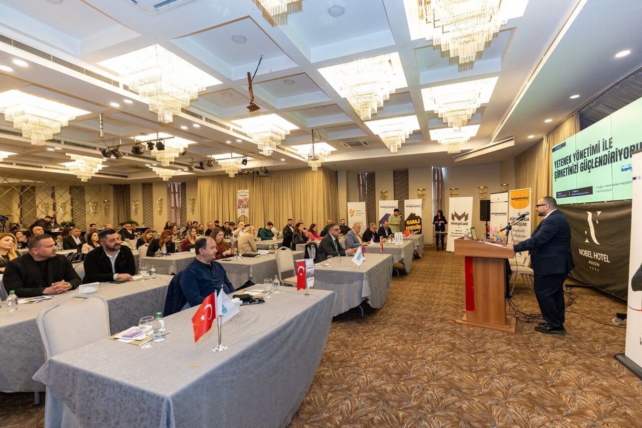 Thumbnail Büyükşehi̇r Kari̇yer Merkezi̇, İş Dünyasini Geleceğe Hazirliyor (2)