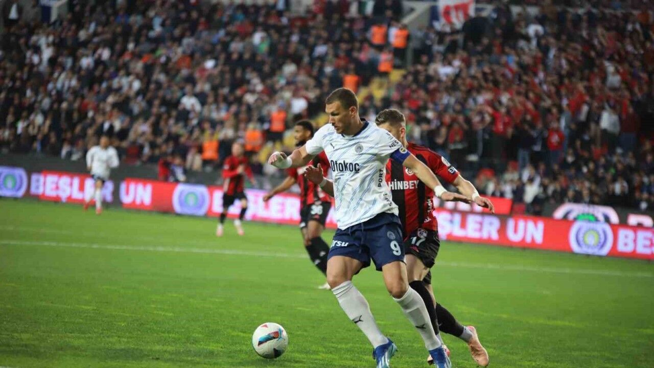 Trendyol Süper Lig: Gaziantep FK: 1 - Fenerbahçe: 0 (Maç devam ediyor)