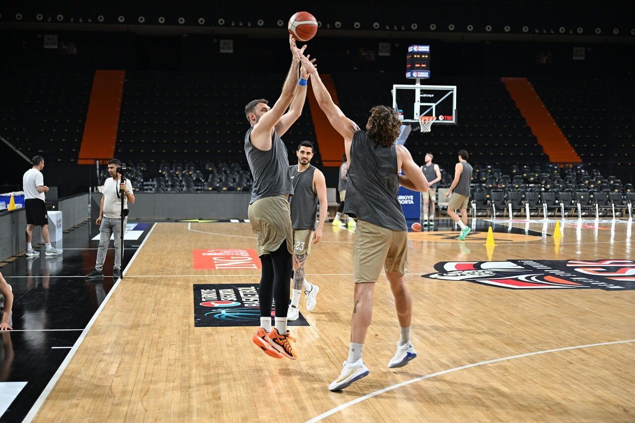 Thumbnail Carettalar Play Off Peşi̇nde (1)