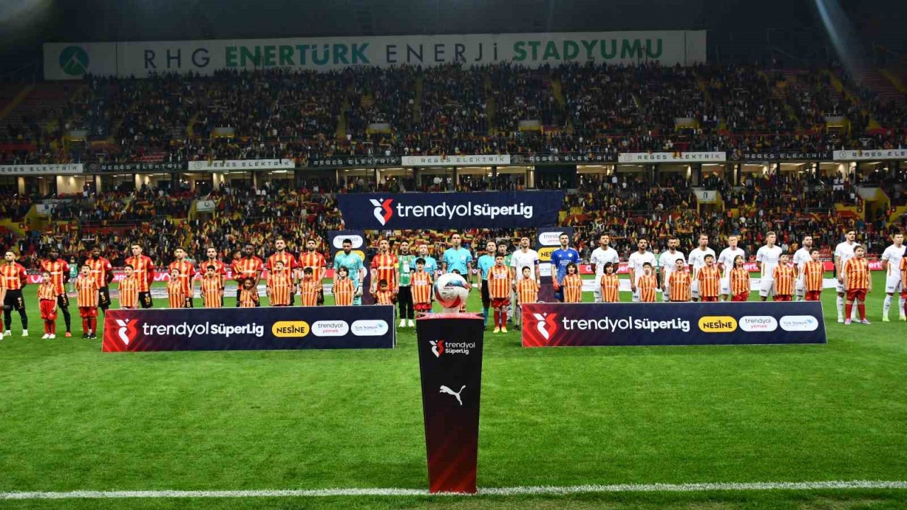 Trendyol Süper Lig: Kayserispor: 2 - Antalyaspor: 1 (İlk yarı)
