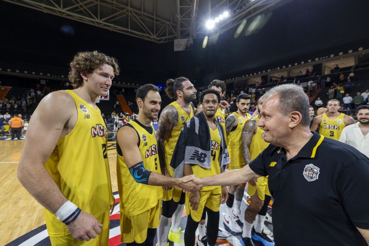 Secer Yari Finale Kalan Msk Oyuncularini Tebrik Etti