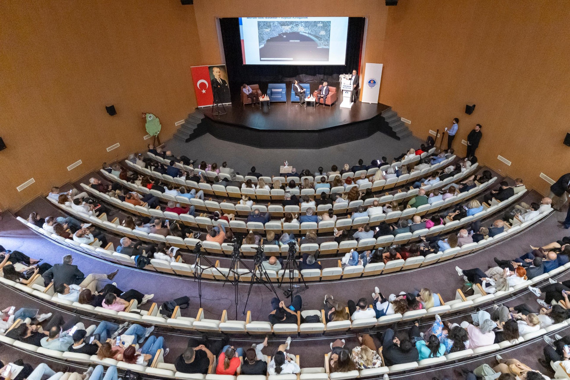 Thumbnail Başkan Özyiğit, “İklim Değişikliğine Dirençli Akıllı Bir Kent Oluşturuyoruz” (1)