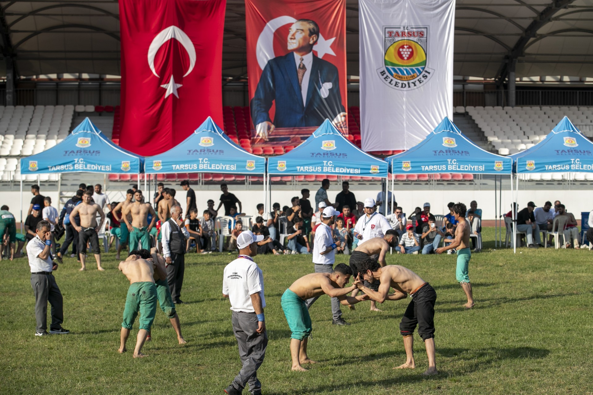 Thumbnail Başkan Seçer, Tarsus Beledi̇yesi̇’ni̇n ‘Hidirellez Molla Keri̇m Karakucak Güreşleri̇’ni̇ İzledi̇ (2)