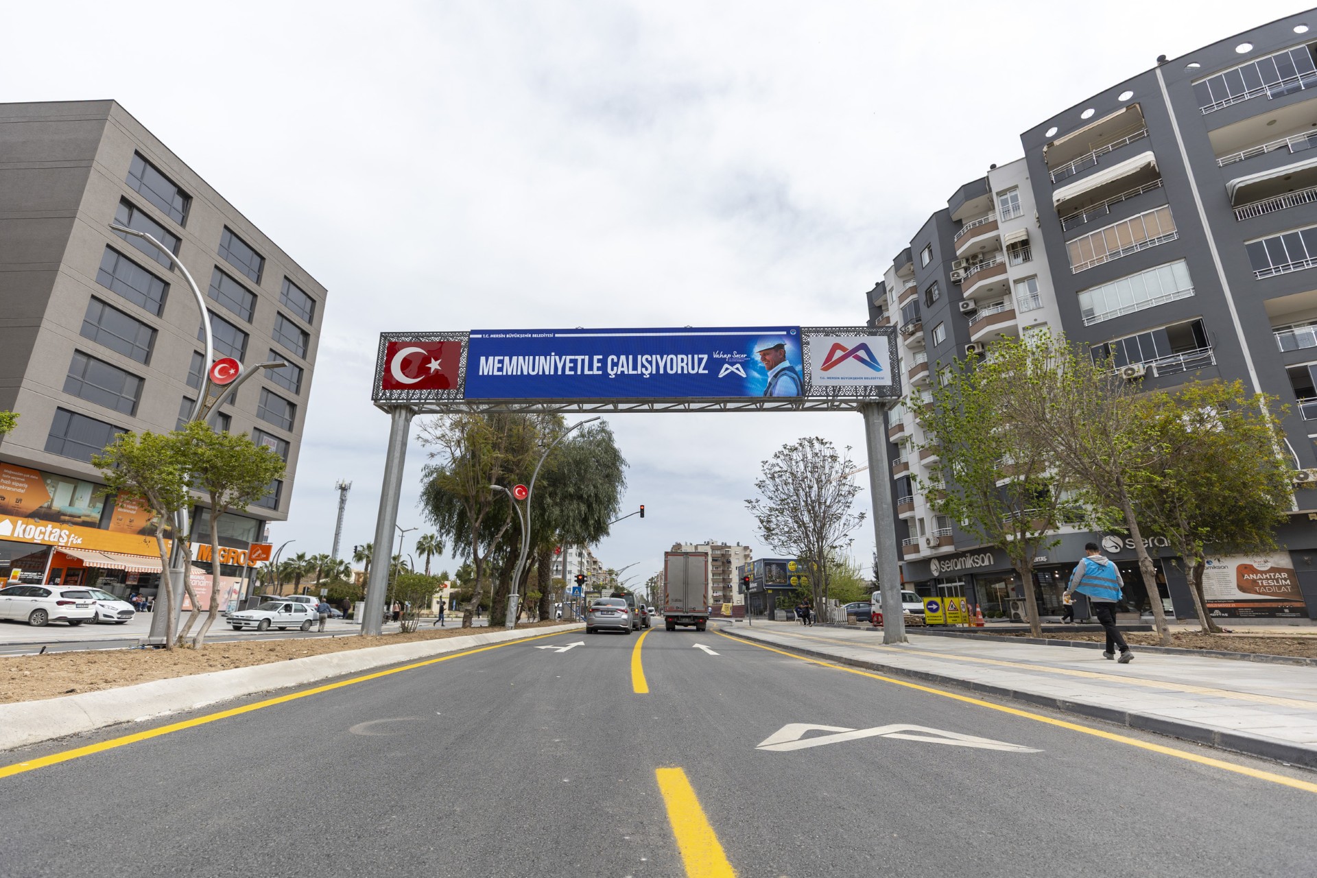 Thumbnail Büyükşehi̇r Beledi̇yesi̇ Kenti̇n 5 Önemli̇ Kavşağinda Yeni̇leme Ve Düzenleme Çalişmasi Gerçe ( (5)