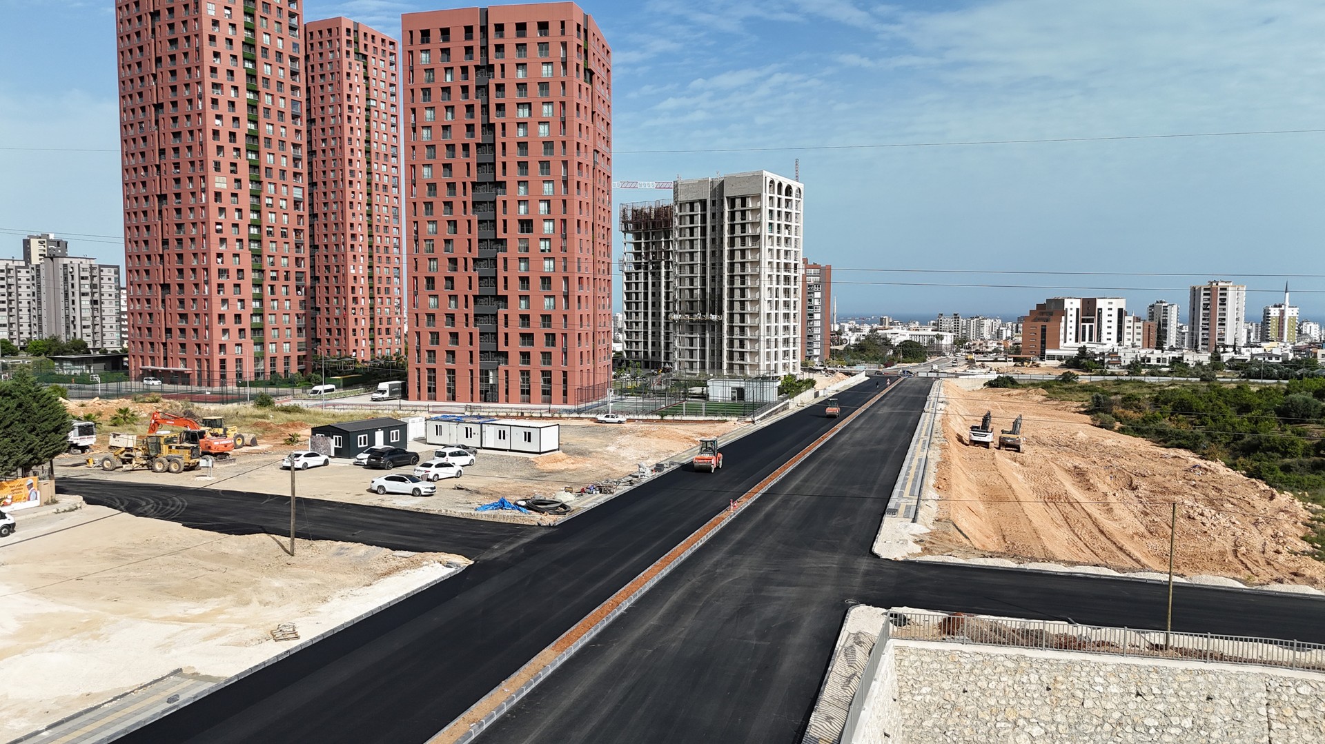 Thumbnail Büyükşehi̇r, Kent Trafi̇ği̇ni̇ Rahatlatacak Yol Çalişmalarini Süratle Tamamliyor (2)