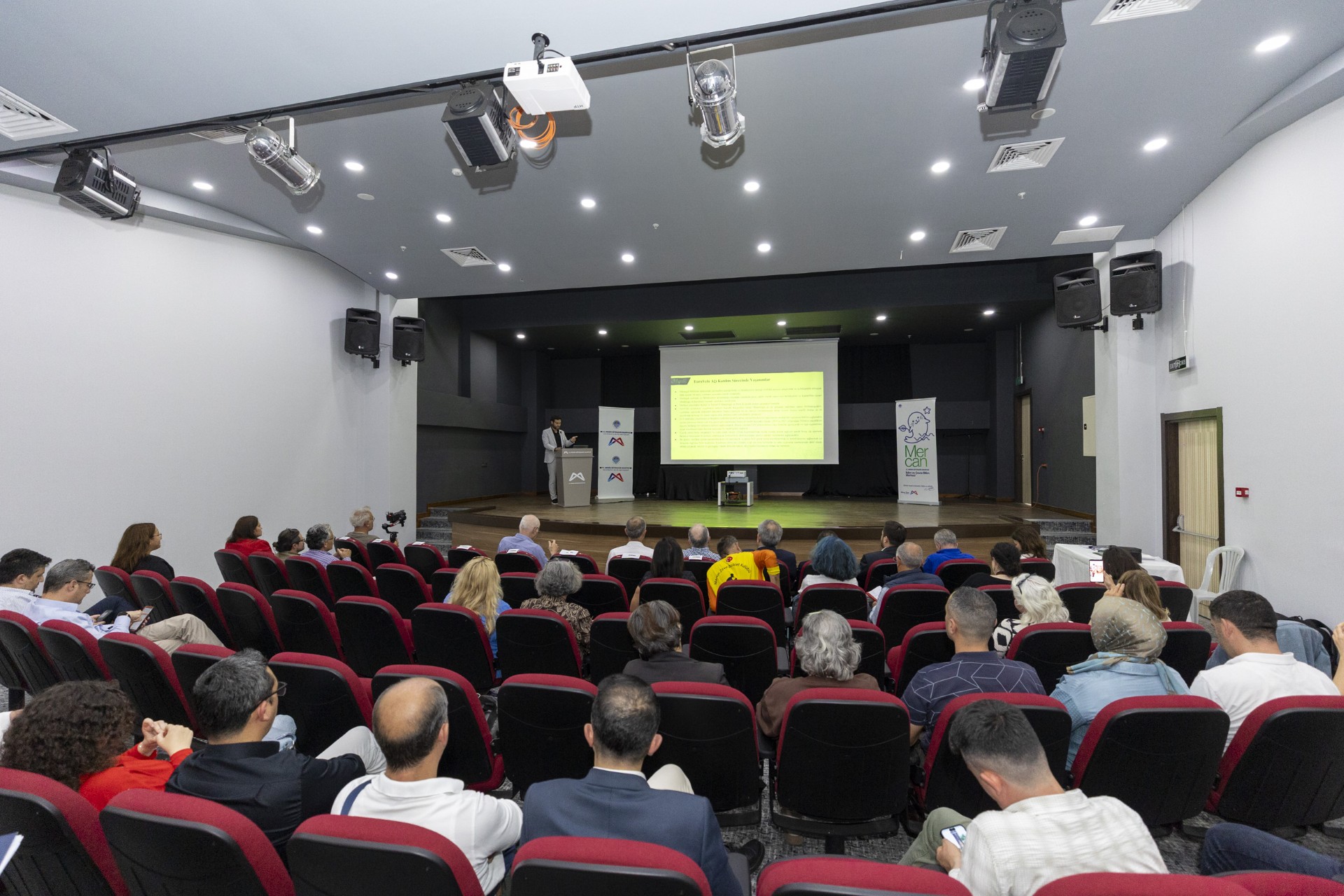 Thumbnail Büyükşehi̇r Öncülüğünde ‘Bi̇si̇kletli̇ Turi̇zm Kapasi̇te Geli̇şti̇rme Çaliştayi’ Düzenlendi̇ (5)