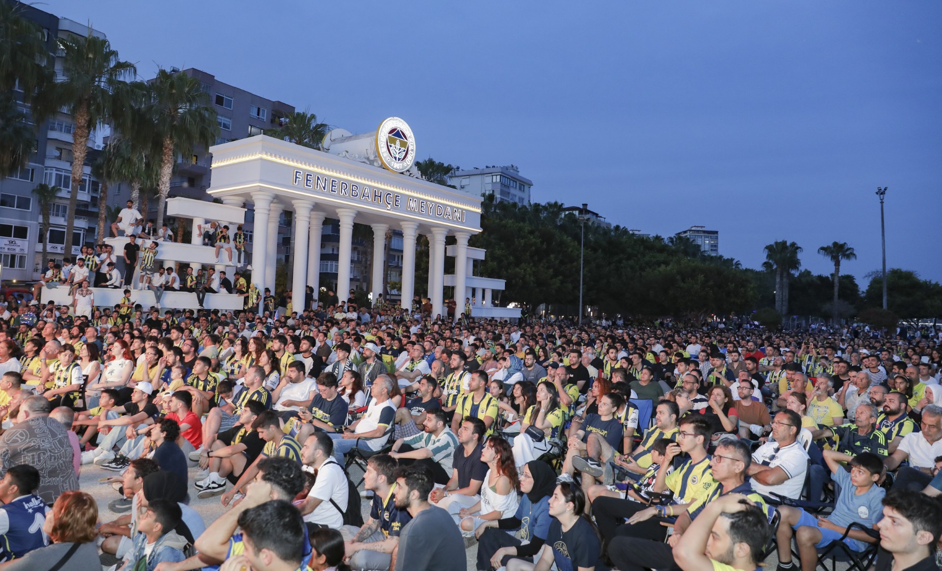 Thumbnail Büyükşehi̇r Şampi̇yonluğu Dev Ekranda Yaşatti (1)