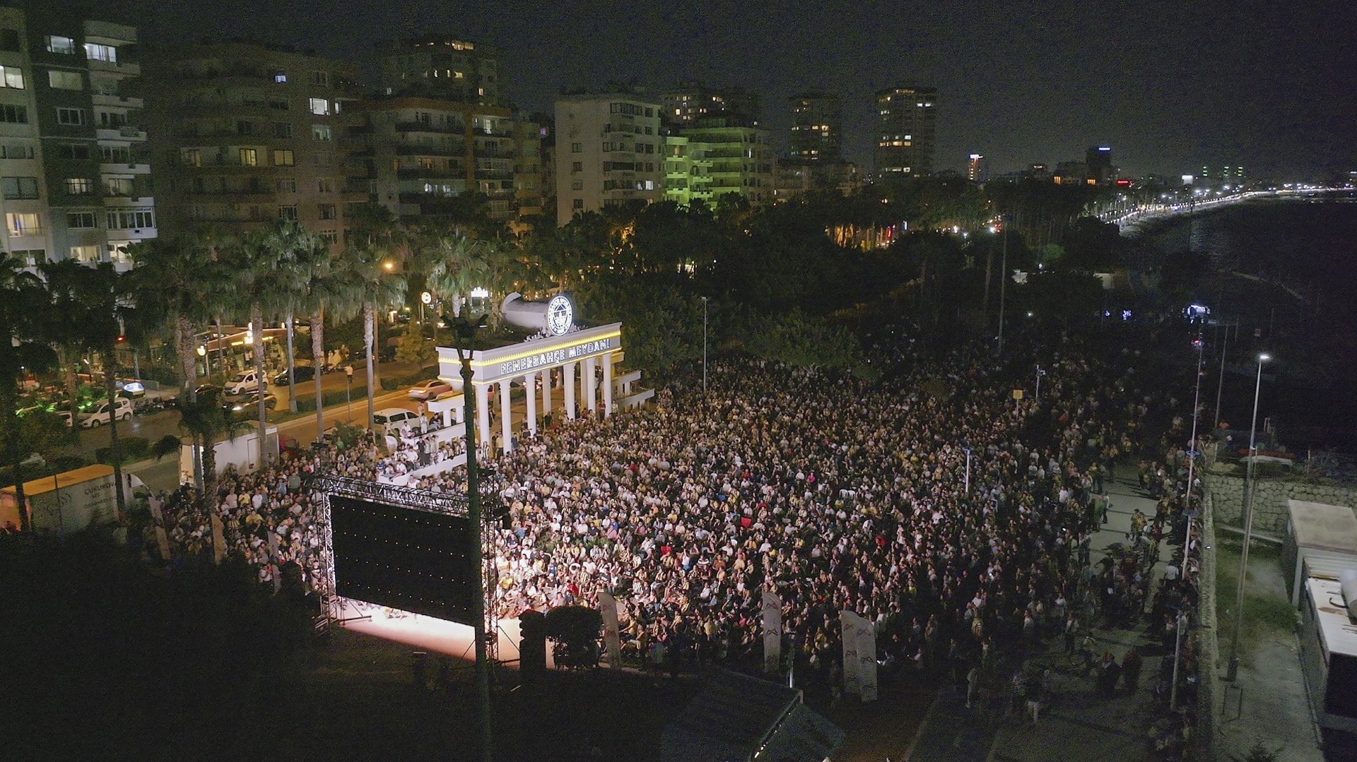 Thumbnail Büyükşehi̇r Şampi̇yonluğu Dev Ekranda Yaşatti (6)