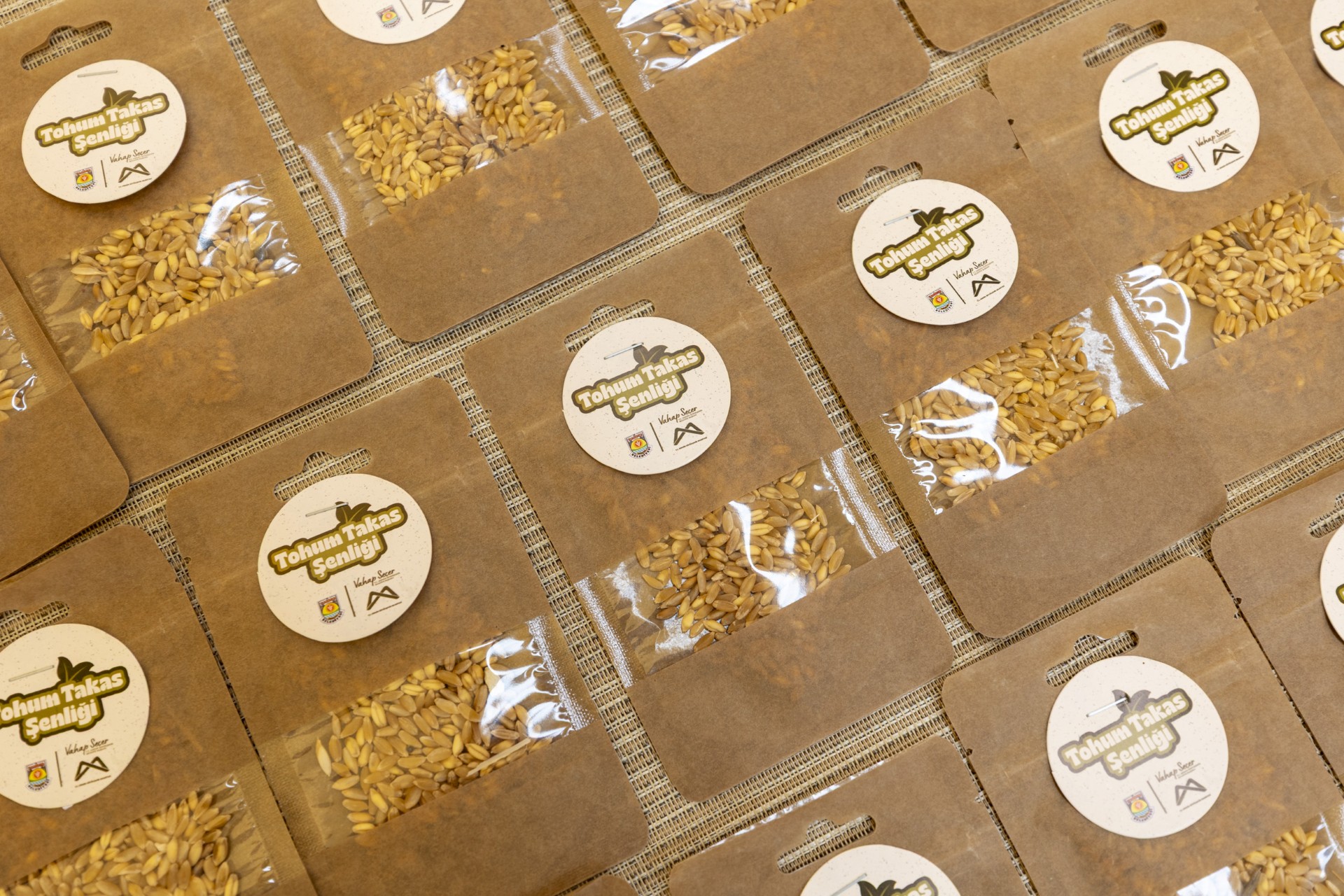 Thumbnail Büyükşehi̇r Yerel Ve Atalik Tohumlari Gelecek Kuşaklara Aktariyor (2)