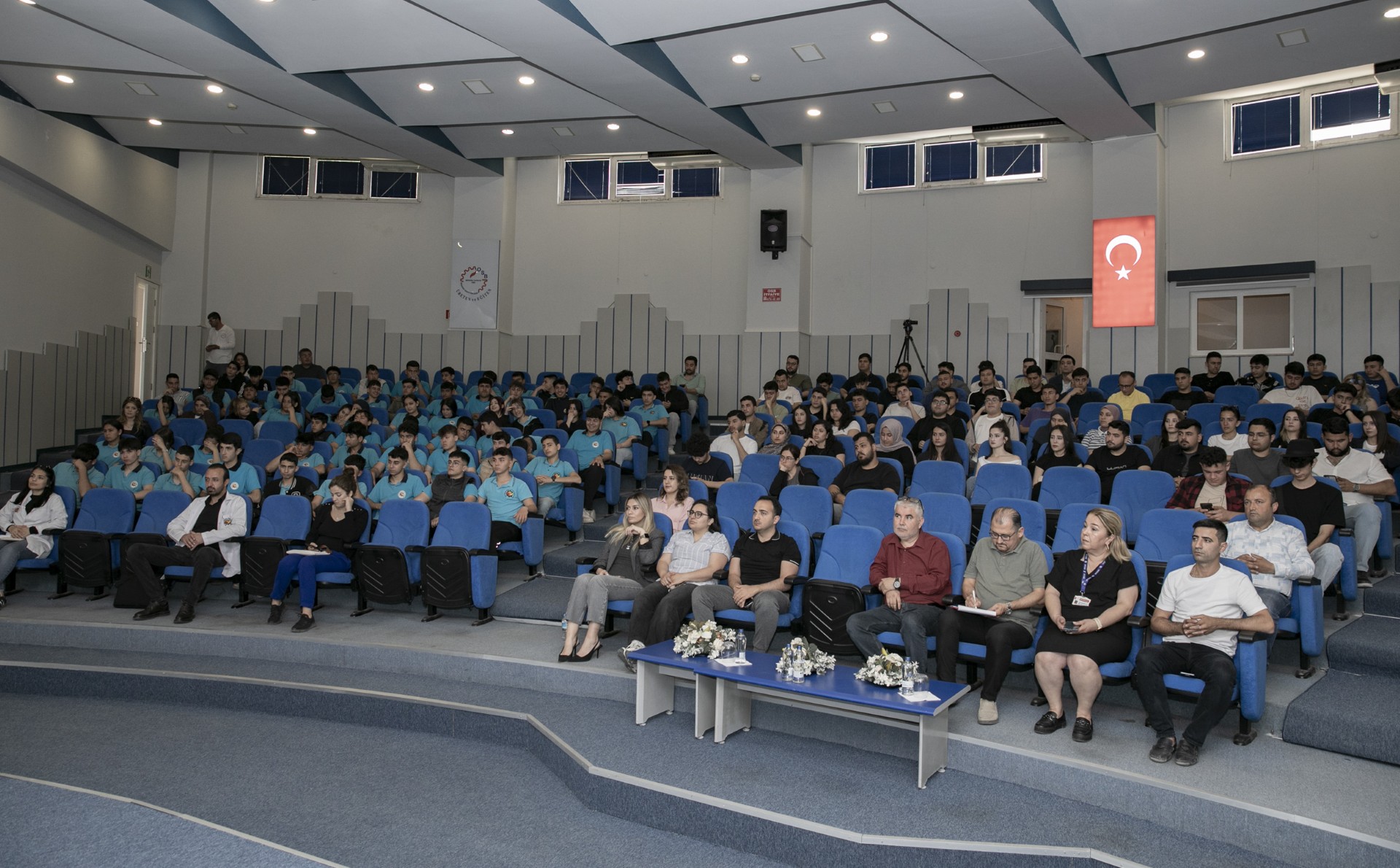 Thumbnail Büyükşehi̇r’den ‘Geleceği̇n Anahtari Yeşi̇l Dönüşümle Yükselen Yeşi̇l İşler’ Paneli̇ (1)