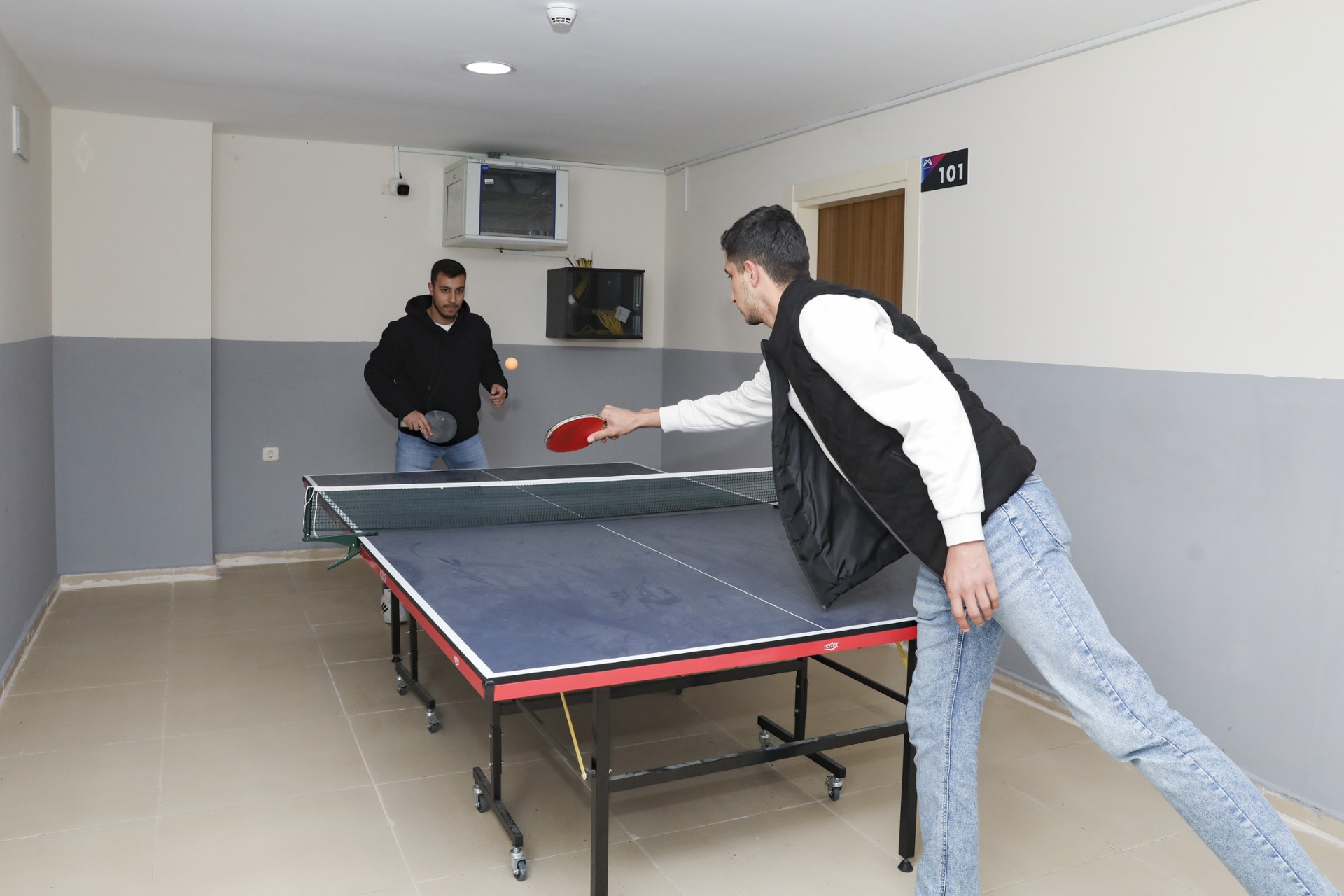 Thumbnail Büyükşehi̇r’i̇n Gülnar’daki̇ Yurt Hi̇zmeti̇yle Hem Öğrenci̇ler Hem İlçe Kazaniyor (2)