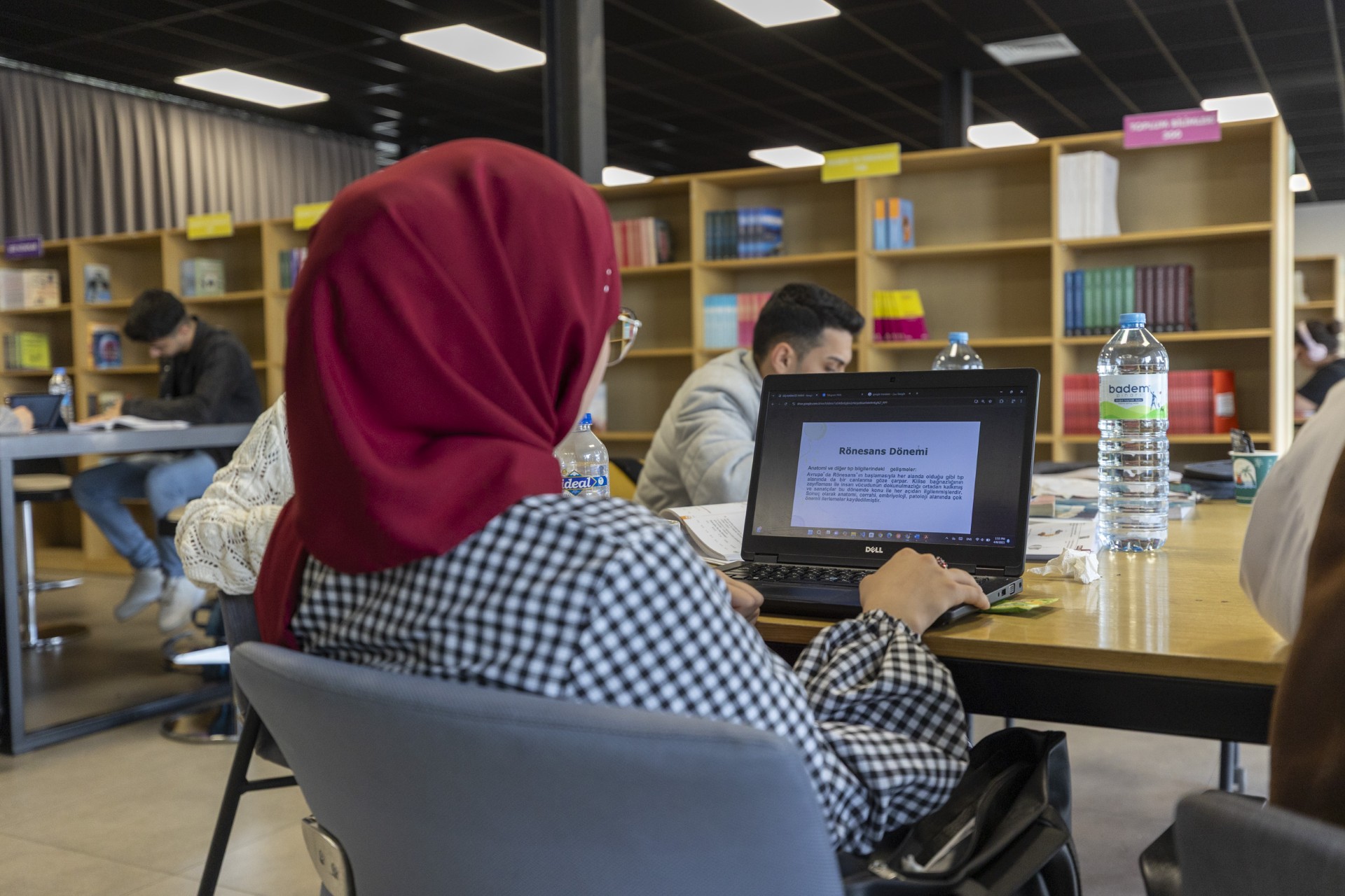 Thumbnail Büyükşehi̇r’i̇n Okuma Salonlari Konforlu Bi̇r Ortam Sunuyor (5)