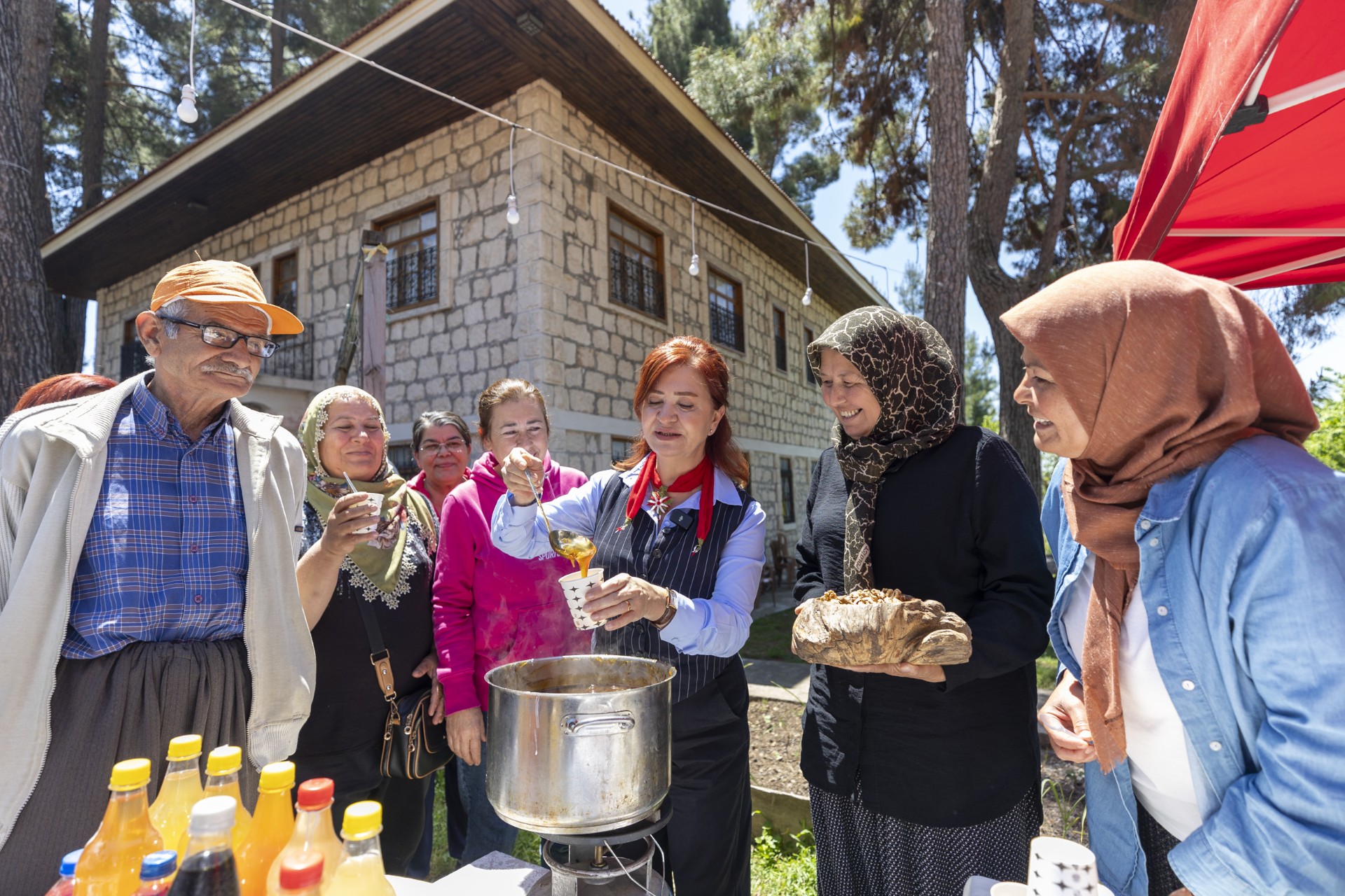 Thumbnail Çamliyaylali Üreti̇ci̇ Kadinlara Kooperati̇fleşmeni̇n Önemi̇ Anlatildi (2)