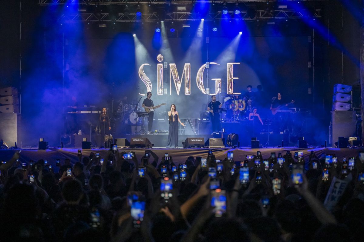 Thumbnail Gençli̇k Şehri̇ Mersi̇n’de Gençli̇k Bayrami Coşkusu Si̇mge Konseri̇ İle Tavan Yapti (13)