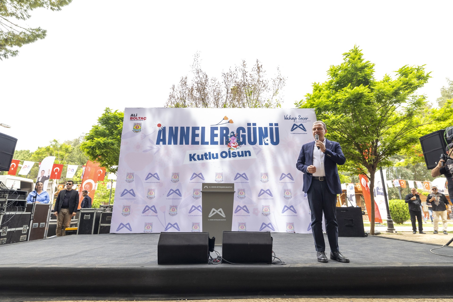 Thumbnail Mersi̇n Büyükşehi̇r Beledi̇yesi̇’nden Unutulmaz Anneler Günü Etki̇nli̇ği̇ (2)