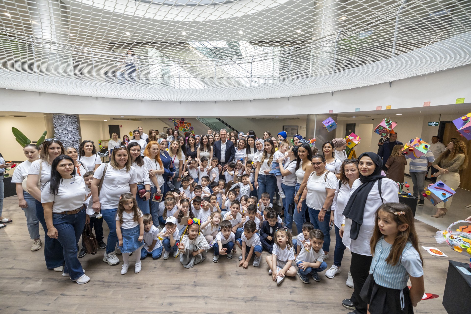 Thumbnail Mersi̇n Büyükşehi̇r’i̇n Çocuk Geli̇şi̇m Merkezleri̇’nden ‘Tükenmeyen Sevgi̇ler, Dönüşen Eserler Sergi̇si̇’ (1)