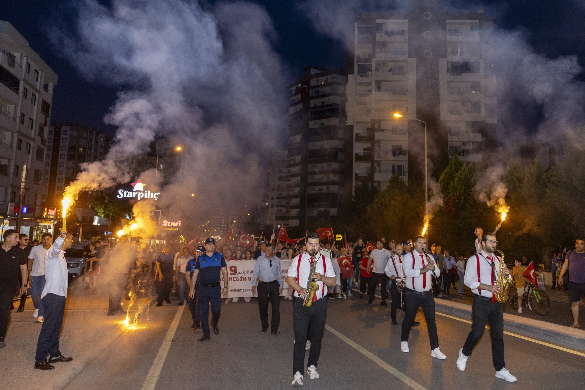 Thumbnail Mezi̇tli̇’de 19 Mayis Coşkusu Doruklara Ulaşti (2)