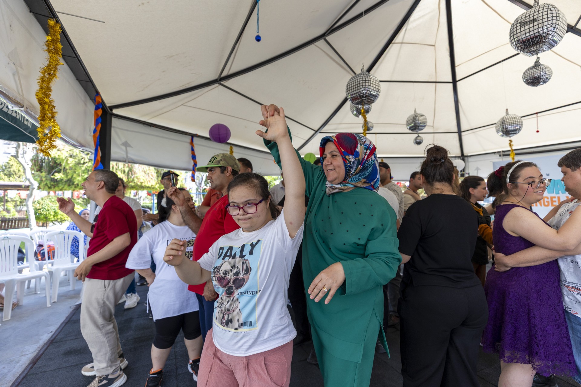 Thumbnail Özel Bi̇reyler Büyükşehi̇r’i̇n Nostalji̇k Parti̇si̇’nde Buluştu (5)